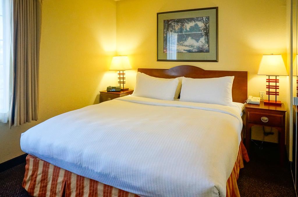 Larkspur Landing Pleasanton-An All-Suite Hotel Room photo